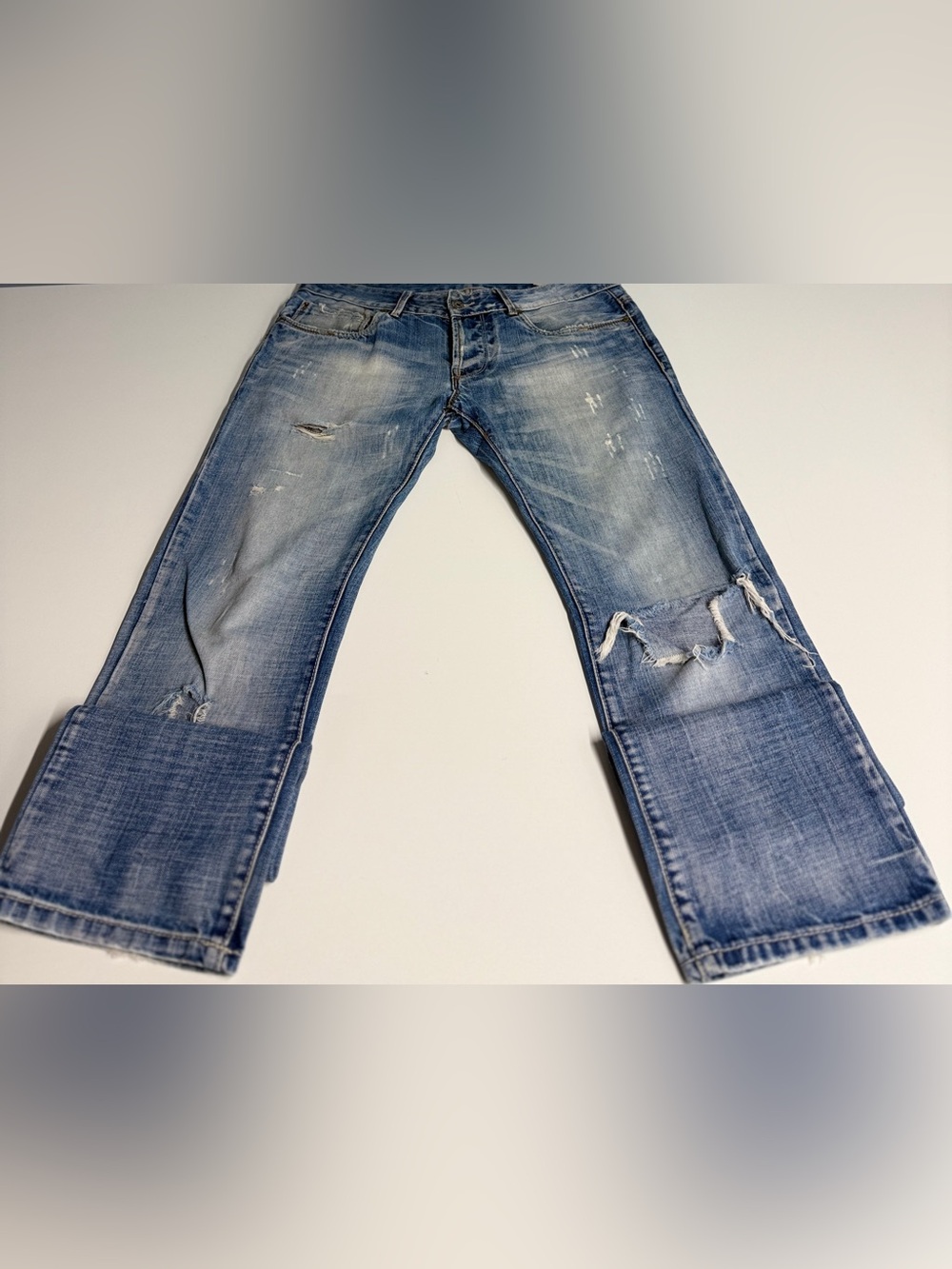 Men's Distressed Straight Jeans in Faded Blue